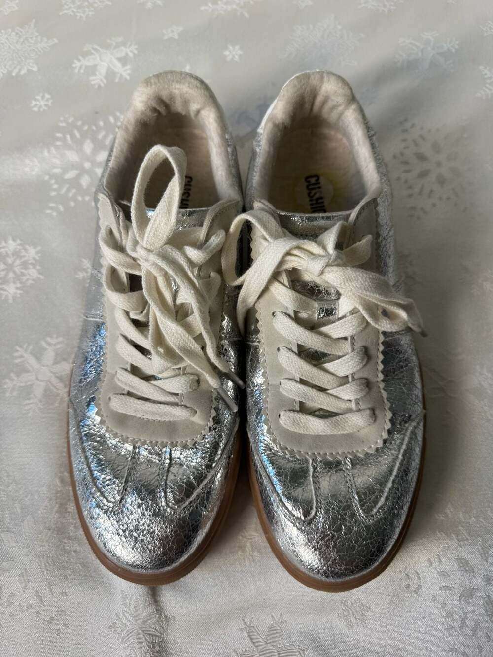 CUSHIONAIRE Balance Women’s 9M Silver Metallic Retro Gum Sole Sneakers Trainer